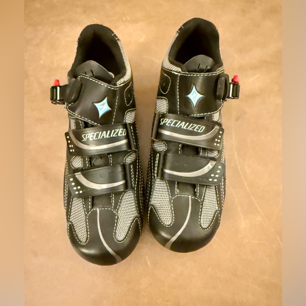 Specialized Clip-in Cycling Shoes — EUC — size 40 / women’s 9